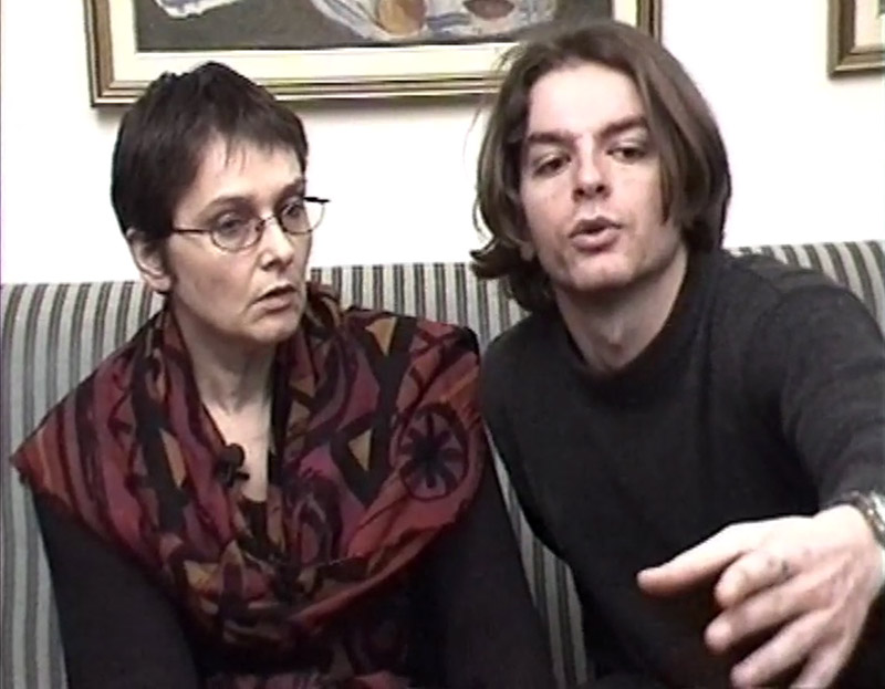 Valdet Sala e Anri Sala em cena de Intervista (Finding the Words) 